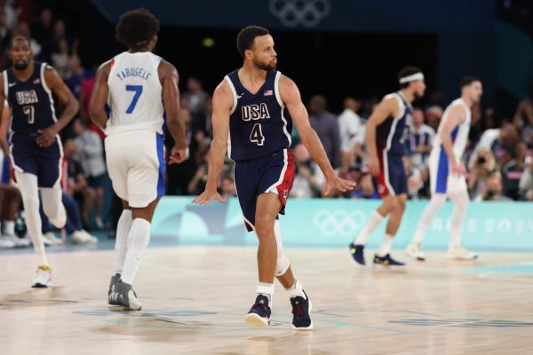Curry lifts U.S. men past France to fifth straight Olympic gold