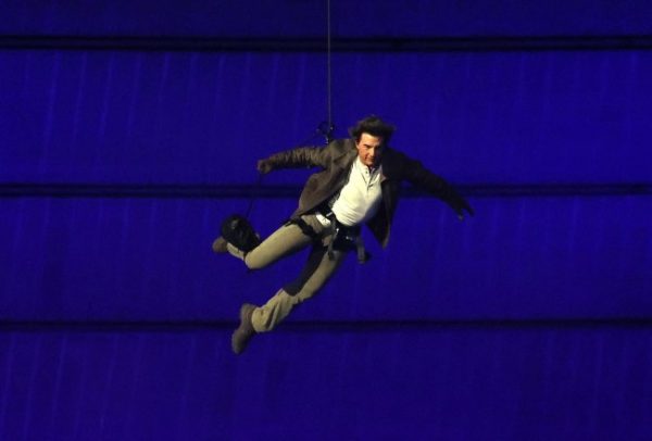 Tom Cruise Delivers Olympics Flag to Los Angeles in Paris Closing Ceremony — Watch the Mission: Impossible-Style Stunt